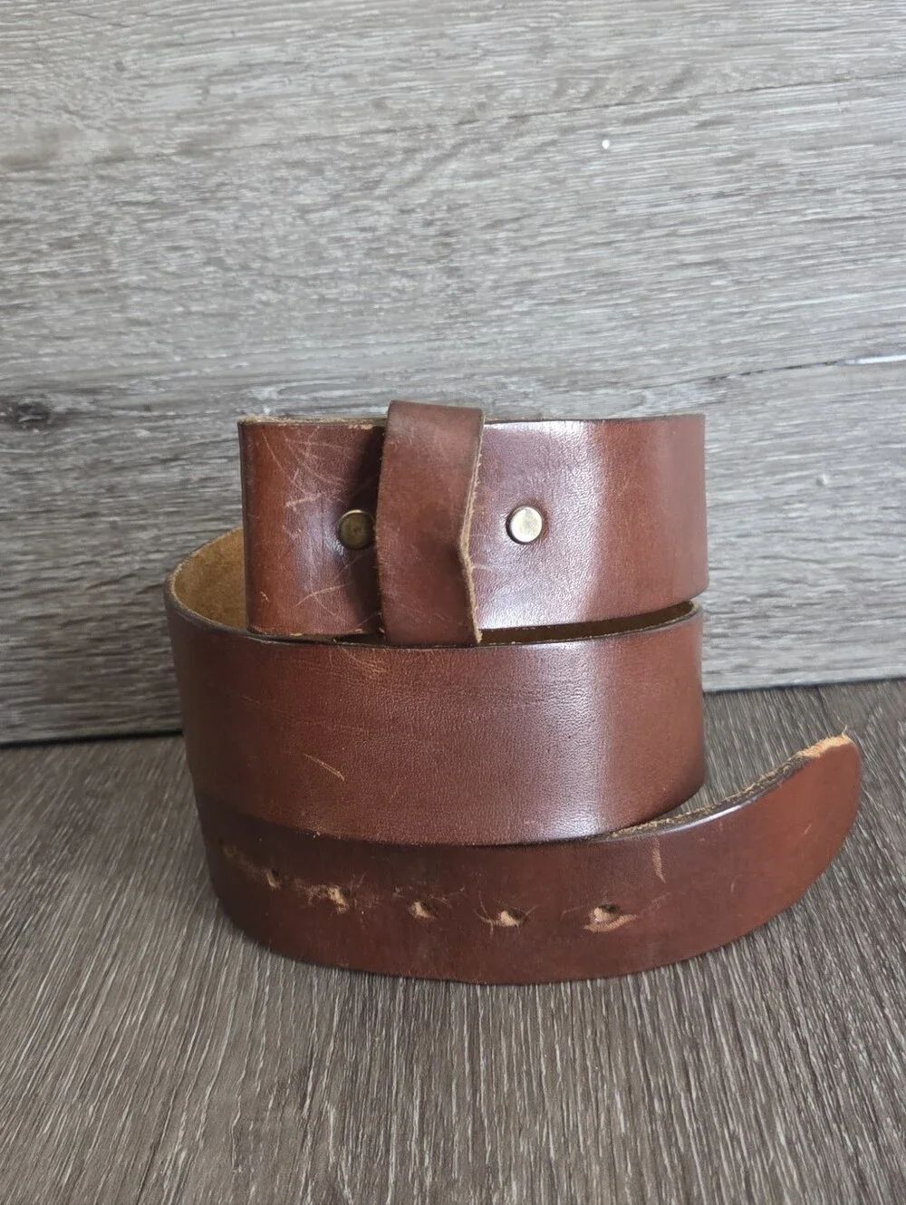 Brown Leather Men's Belt Medium *No Buckle*